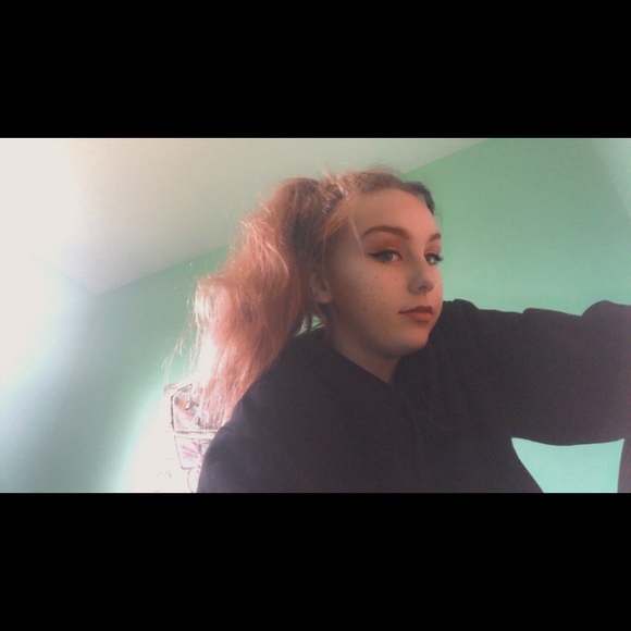 Meet your Posher, Lily - Picture 3 of 3